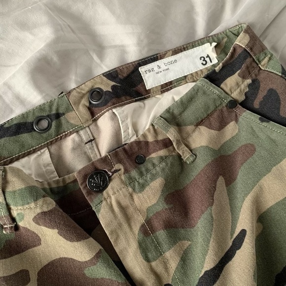Rag & Bone 31 Buckly Chino Camo Pants Cropped. Condition is excellent"Pre-owned" - Picture 2 of 5